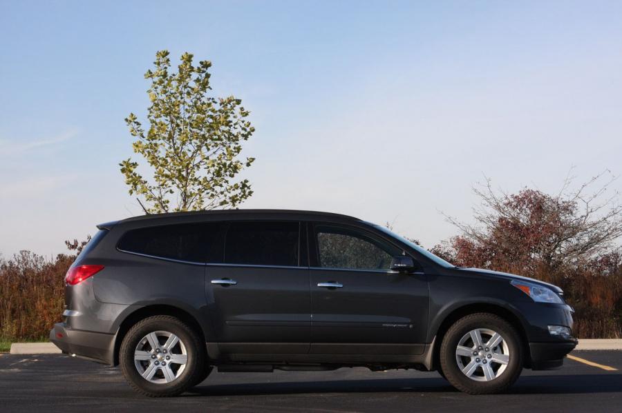  Chevrolet Traverse LT 2009 года  (фото 2 из 37)